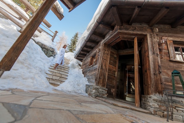 Sauna, hot tub, steam room, body treatments, hot stone massages