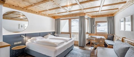 Superior Double Room, 1 Double Bed, Mountain View | Hypo-allergenic bedding, in-room safe, desk, free WiFi