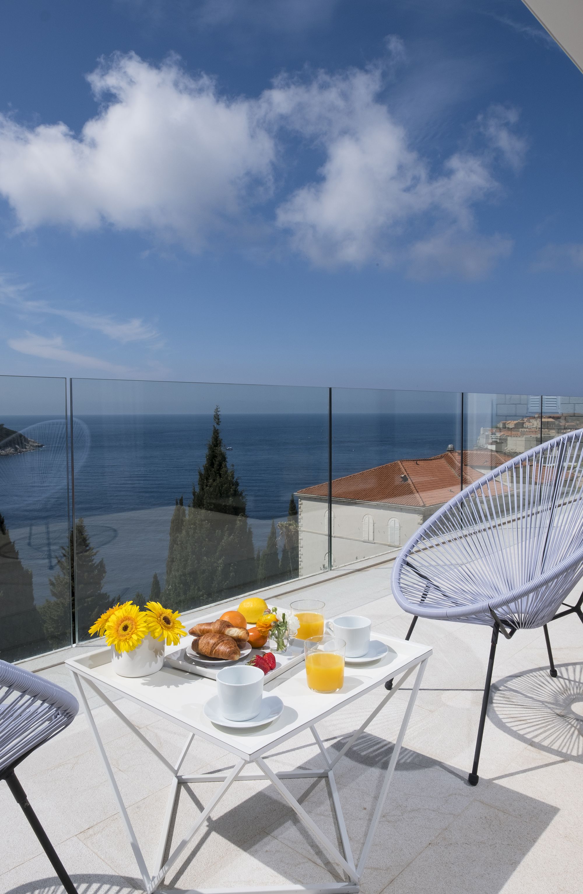  Exclusive Three Bedroom Apartment with Sea view and Balcony  | Terrasse/patio