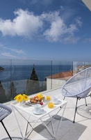 Exclusive Three Bedroom Apartment with Sea view and Balcony | Terrace/patio