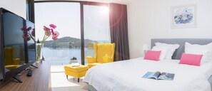 Elite Three Bedroom Apartment with spectacular Sea View and Balcony