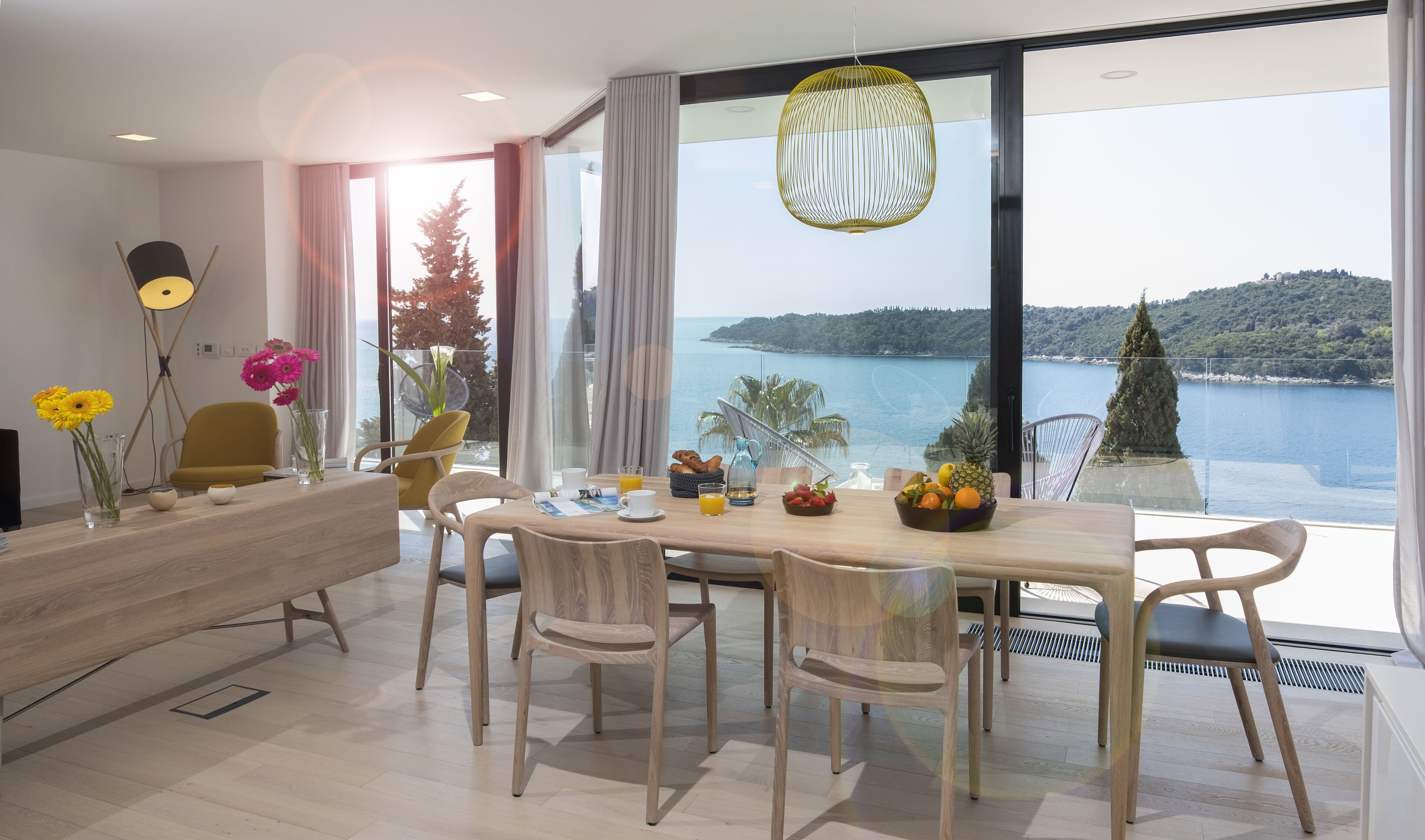 Elite Three Bedroom Apartment with spectacular Sea View and Balcony | Spiseområde på rommet