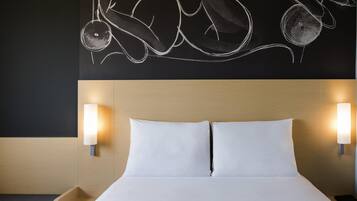 Habitación, 1 cama matrimonial | Escritorio, cortinas blackout, insonorización y wifi gratis