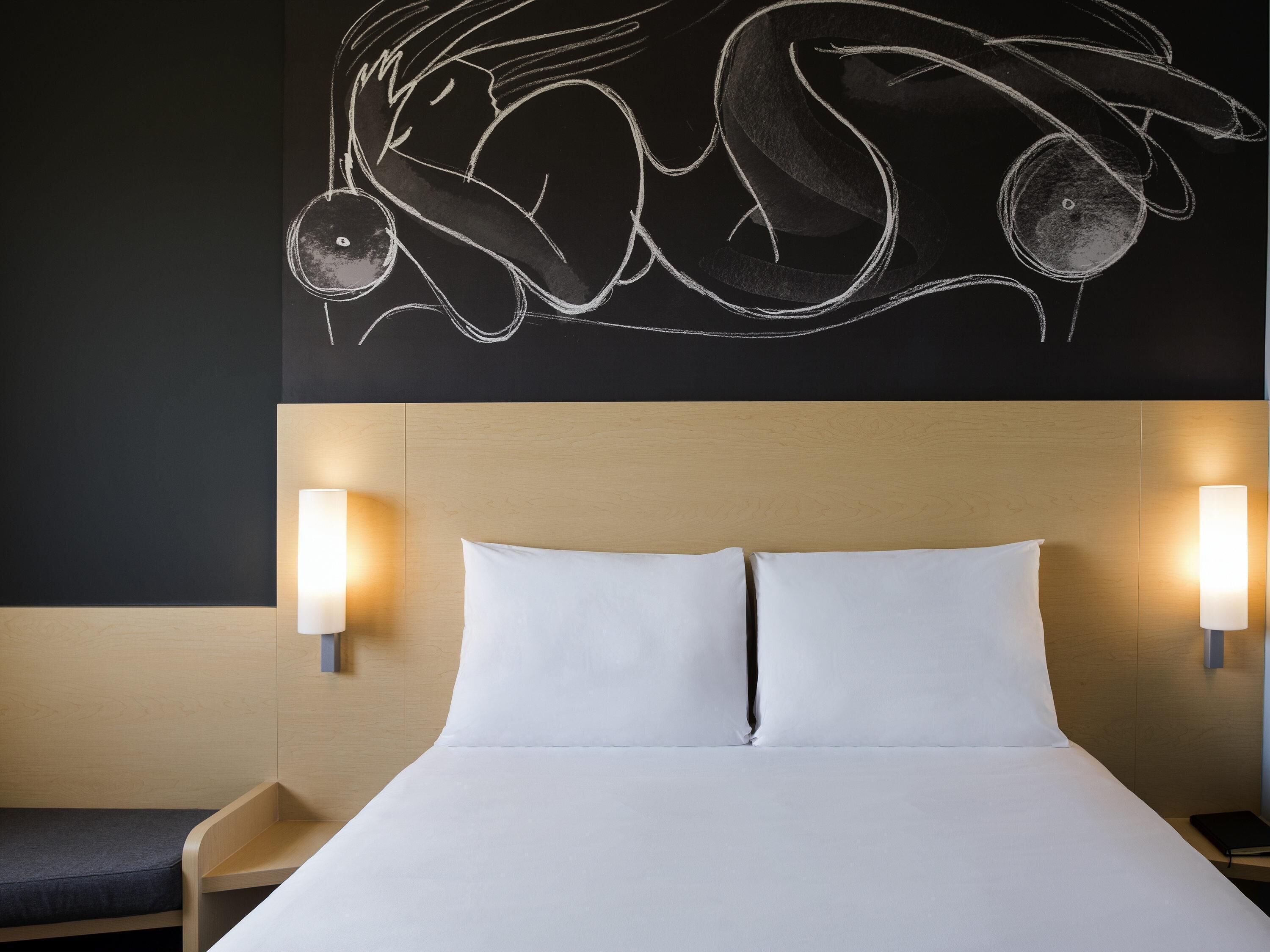 Habitación, 1 cama matrimonial | Escritorio, cortinas blackout, insonorización y wifi gratis 