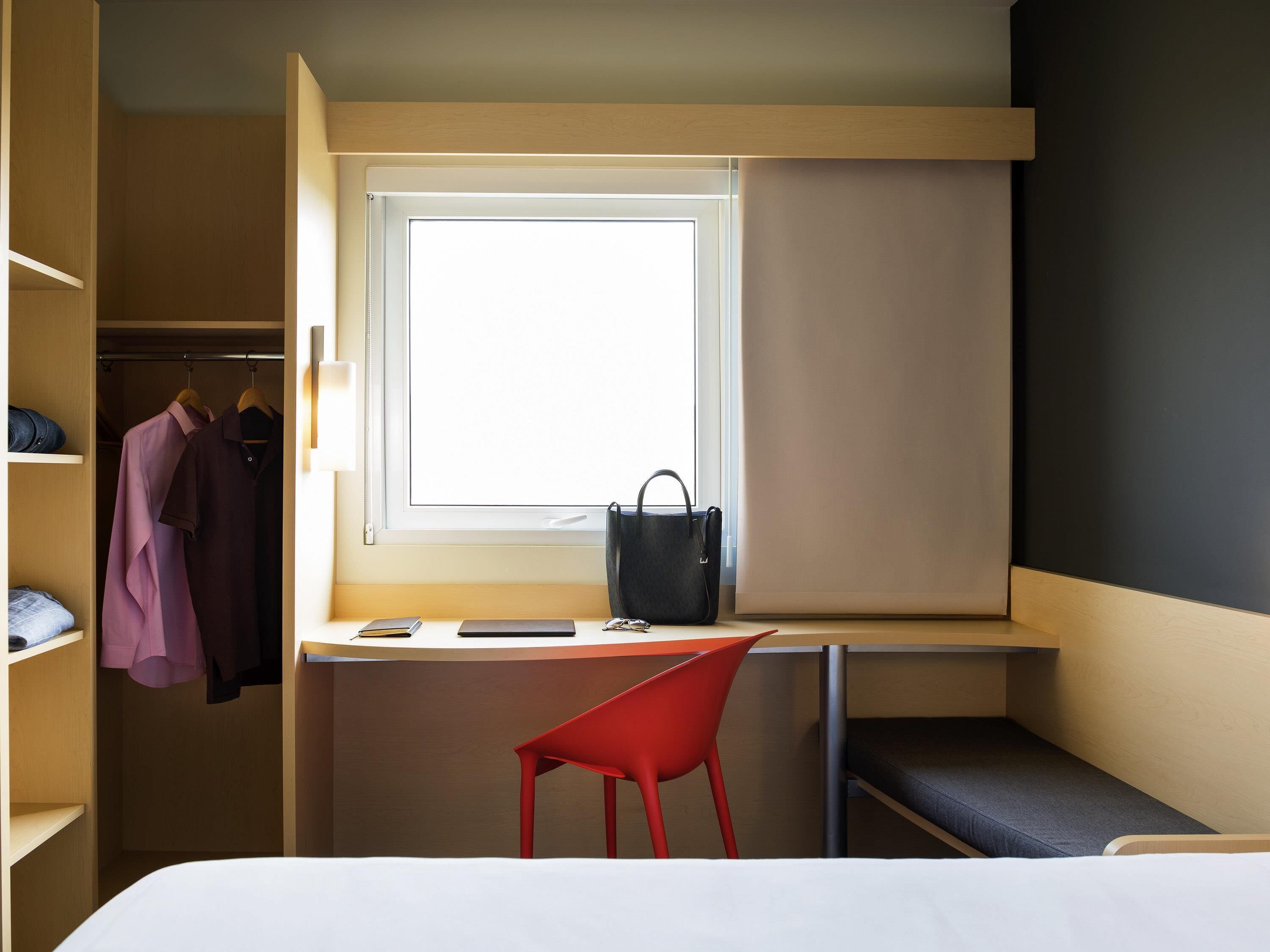 room, 1 double bed | desk, blackout curtains, soundproofing, free wifi