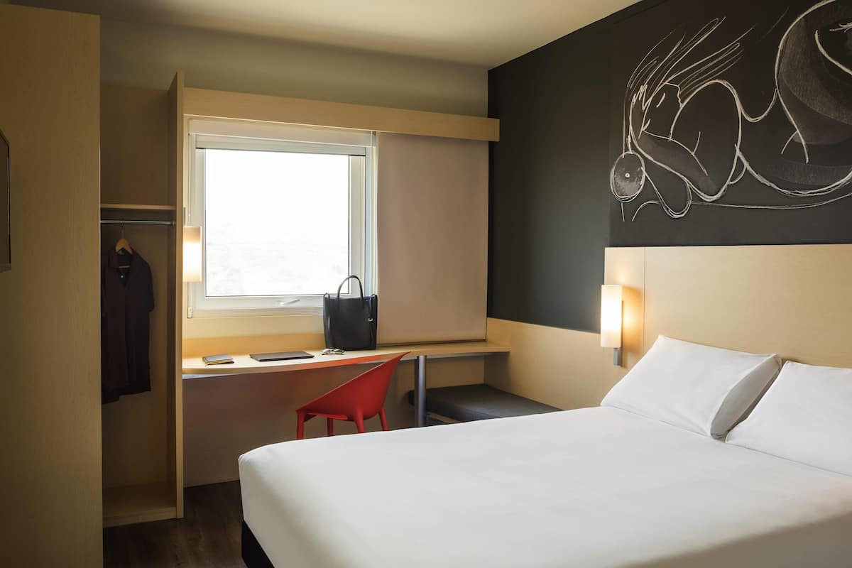 Room, 1 Double Bed | Desk, blackout drapes, soundproofing, free WiFi