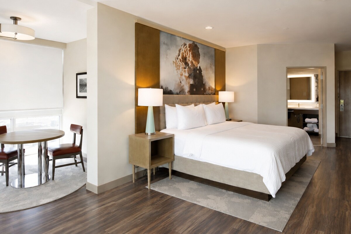 Premium Room, 1 King Bed, Corner