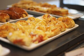 Free daily continental breakfast