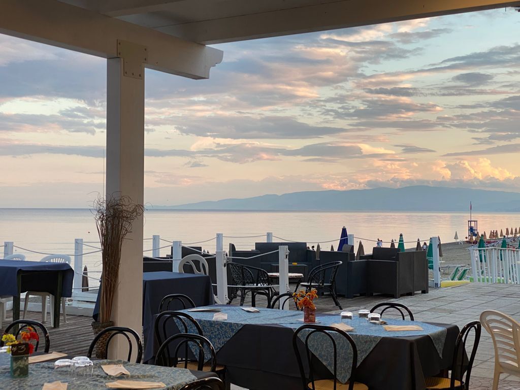 Café da manhã, almoço e jantar; culinária local 