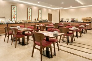 Buffet déjeuner servi tous les jours en supplément