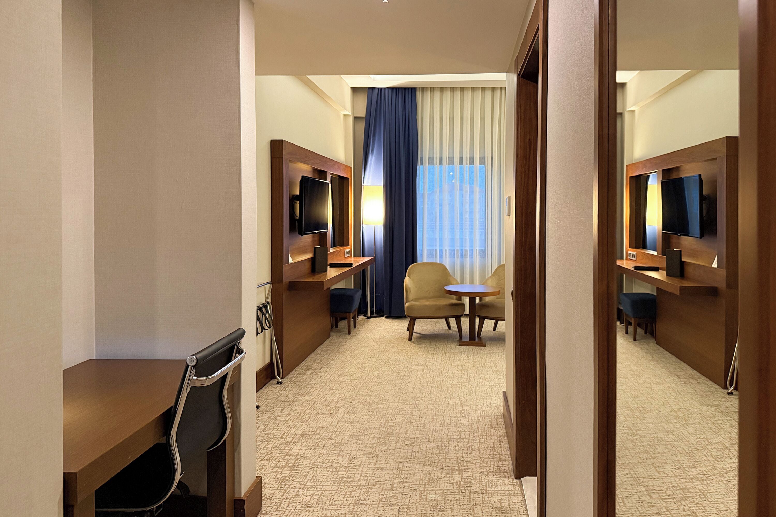Superior Room, 1 Queen Bed, Non Smoking | Premium bedding, minibar, in-room safe, desk
