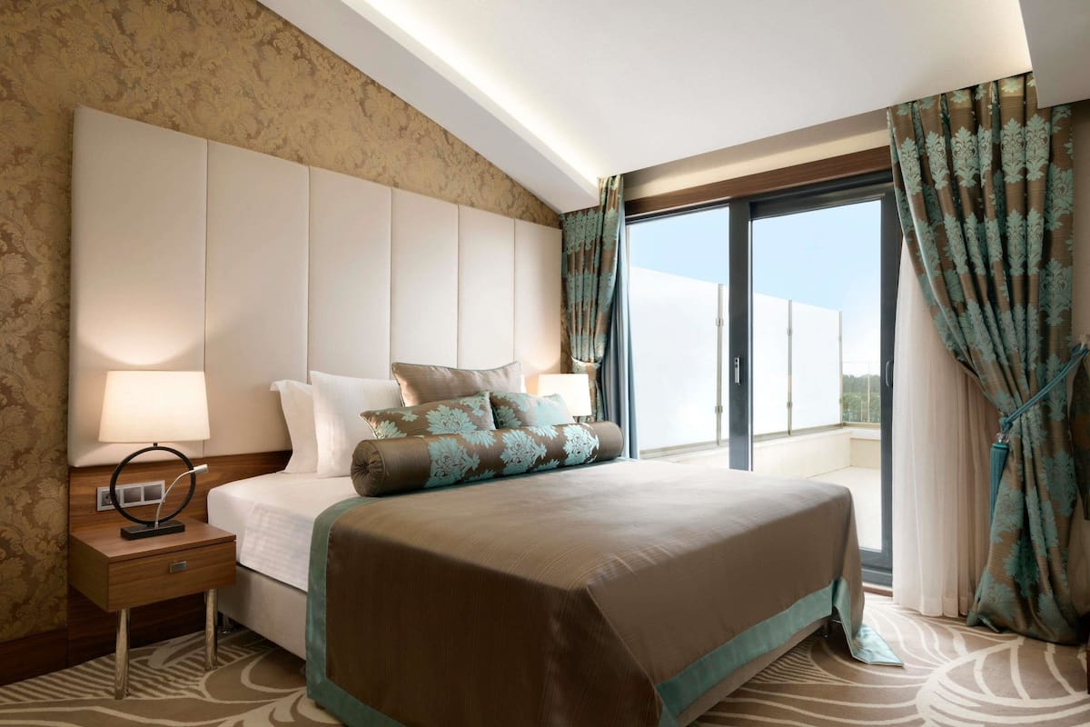 Premium bedding, minibar, in-room safe, desk