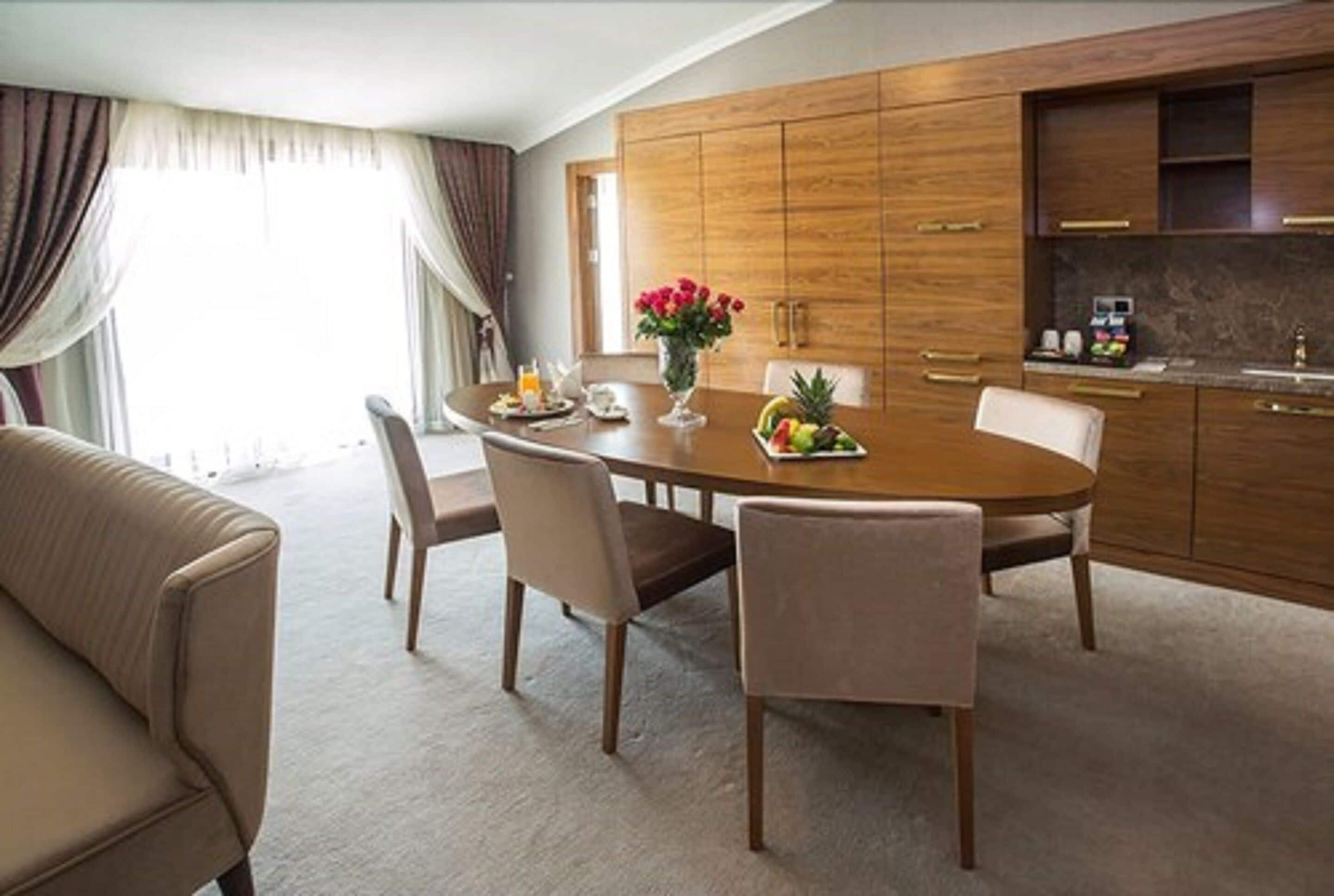 presidential suite, multiple beds, non smoking | private kitchenette