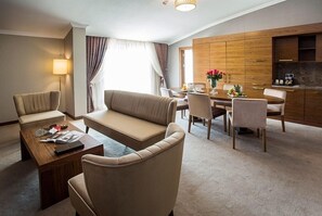 Presidential Suite, Multiple Beds, Non Smoking | Premium bedding, minibar, in-room safe, desk - Ramada by Wyndham Yalova (Yalova)