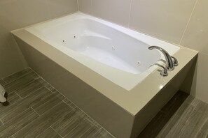 Camera Superior | Bagno | Doccia, asciugamani, sapone, shampoo