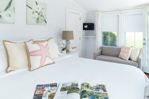 Deluxe Room, 1 King Bed | Premium bedding, iron/ironing board, free WiFi, bed sheets - West Neck Guesthouse (Shelter Island Heights)