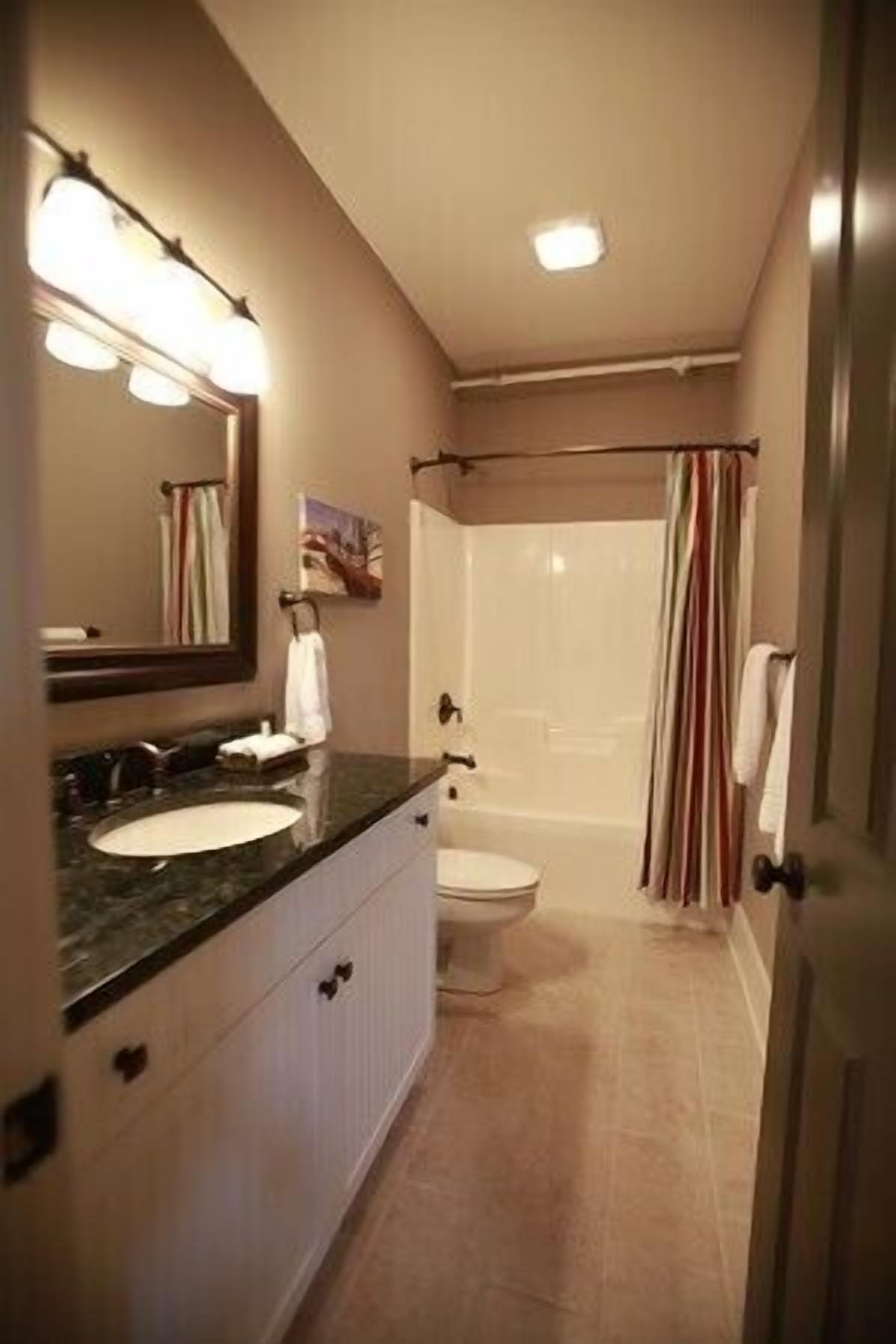 Premium Apartment, 3 Bedrooms, Non Smoking | Bilik Mandi | Gabungan pancuran/tab mandi, kelengkapan dandanan diri percuma 