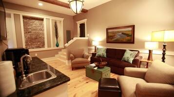 Premium Apartment, 3 Bedrooms, Non Smoking | Living room | Flat-screen TV