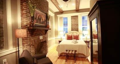 229 King Luxury Suites