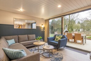 80-公分電視、有線頻道、壁爐