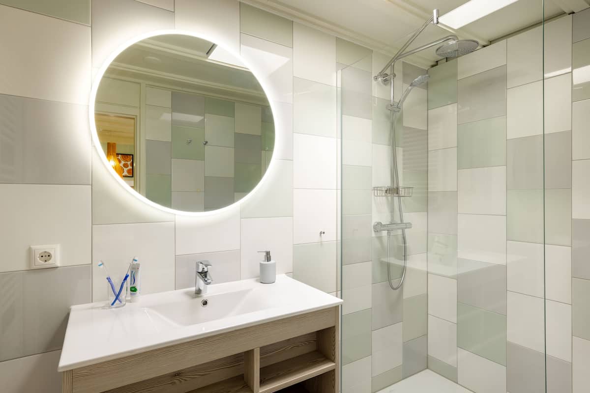 Premium Cottage, 2 Bedrooms | Bathroom | Separate bathtub and shower