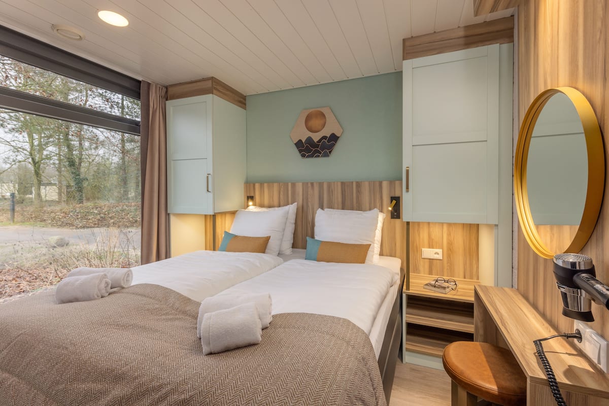 In-room safe, free WiFi, bed sheets