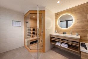 Deluxe Cottage | Bathroom - Center Parcs Het Heijderbos (Heijen)