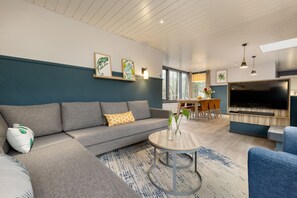 Deluxe Cottage, 3 Bedrooms | Living area