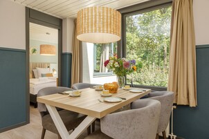 Deluxe Cottage | In-room dining