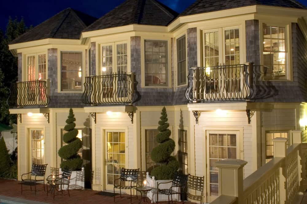 Brass Key Guesthouse - Adults Only