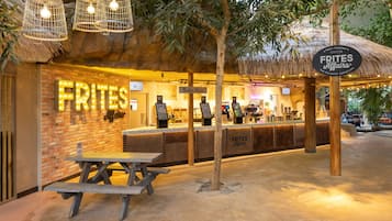 Snack bar