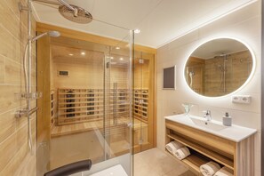 Deluxe Cottage, 2 Bedrooms (VIP) | Bathroom