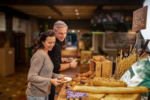 Petit déjeuner buffet servi tous les jours en supplément