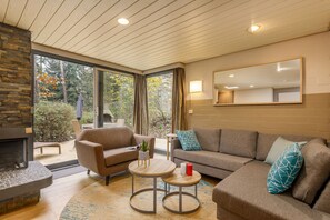 Deluxe Cottage, 1 Bedroom (VIP) | Living area