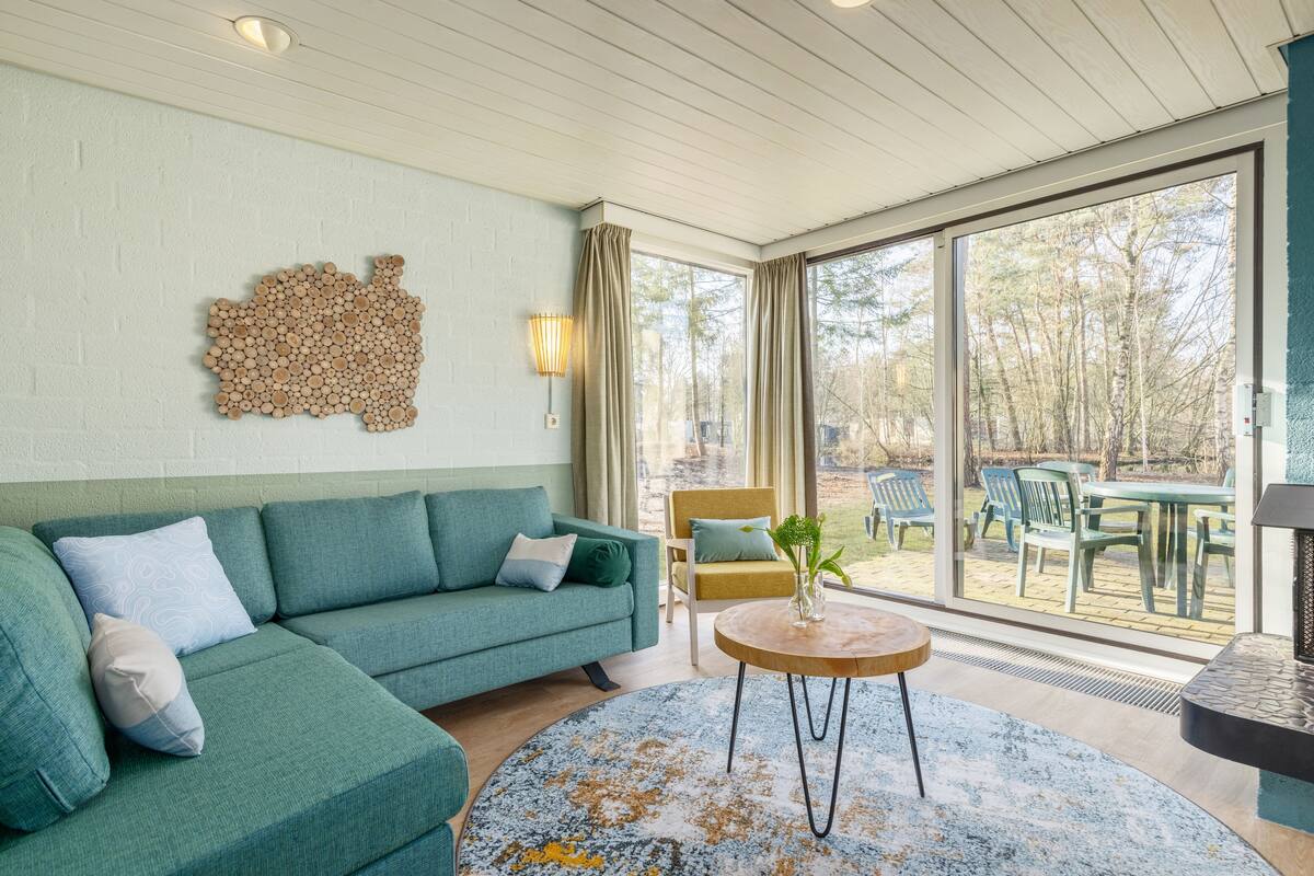 Småhus – premium, 2 soverom | Oppholdsområde | En 80-centimeters TV med kabel-kanaler