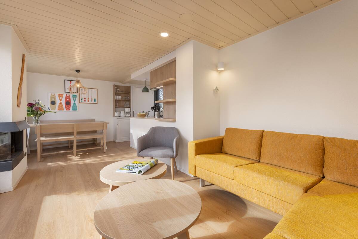 Småhus – comfort, 3 soverom | Oppholdsområde | En 80-centimeters TV med kabel-kanaler