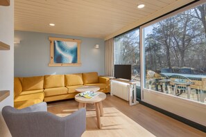 컴포트 코티지, 침실 3개 | 거실 공간 | 케이블 채널 시청이 가능한 80cm TV