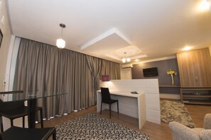 Double Suite | Living area