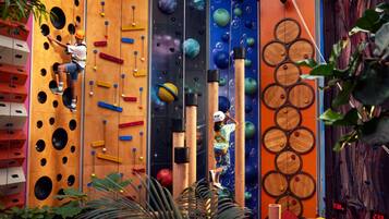 Mur d’escalade intérieur
