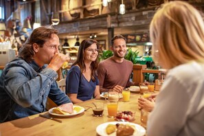 Desayuno buffet todos los días (con cargo)