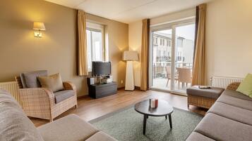 Deluxe Apartment (Waterfront VIP) | Living area