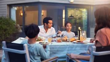 4 restaurants, breakfast, lunch, dinner served; Italian cuisine