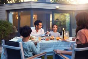 4 restauranter: frokost, lunsj og middag serveres