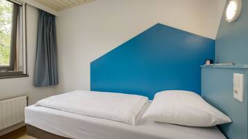 In-room safe, WiFi (free), bed sheets