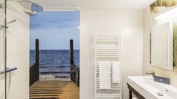 Deluxe Cottage | Bathroom | Shower