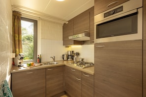 Cottage Deluxe ( VIP ) | Cuisine privée | Grand réfrigérateur, micro-ondes, plaque de cuisson, lave-vaisselle