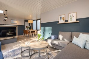 Deluxe Cottage | 3 bedrooms, bed sheets
