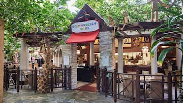 4 Restaurants; Frühstück, Mittagessen und Abendessen werden serviert