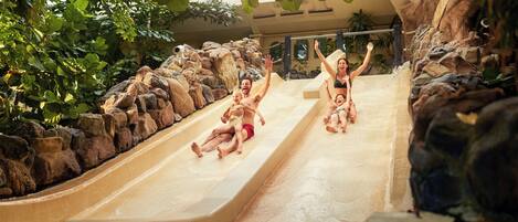 Piscina interna, piscina externa, salva-vidas no local