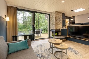 华丽村舍 (VIP) | 起居区 | 80-厘米电视 （配备有线频道）、壁炉